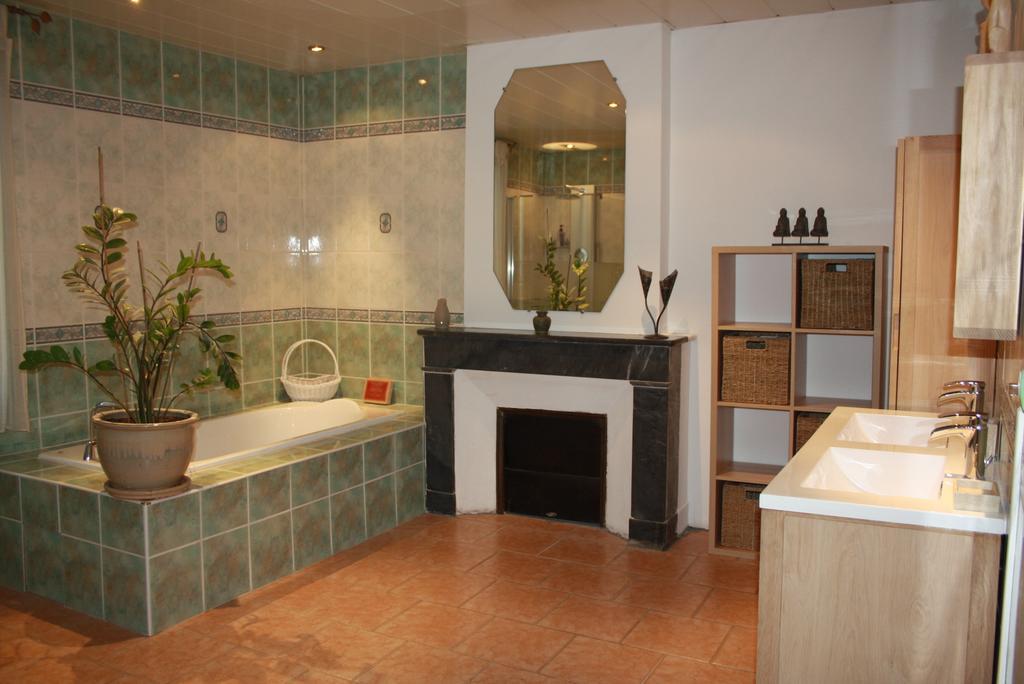 Bed and Breakfast Les Portes Du Soleil Capestang Zimmer foto