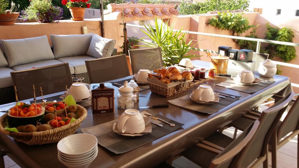 Bed and Breakfast Les Portes Du Soleil Capestang Exterior foto