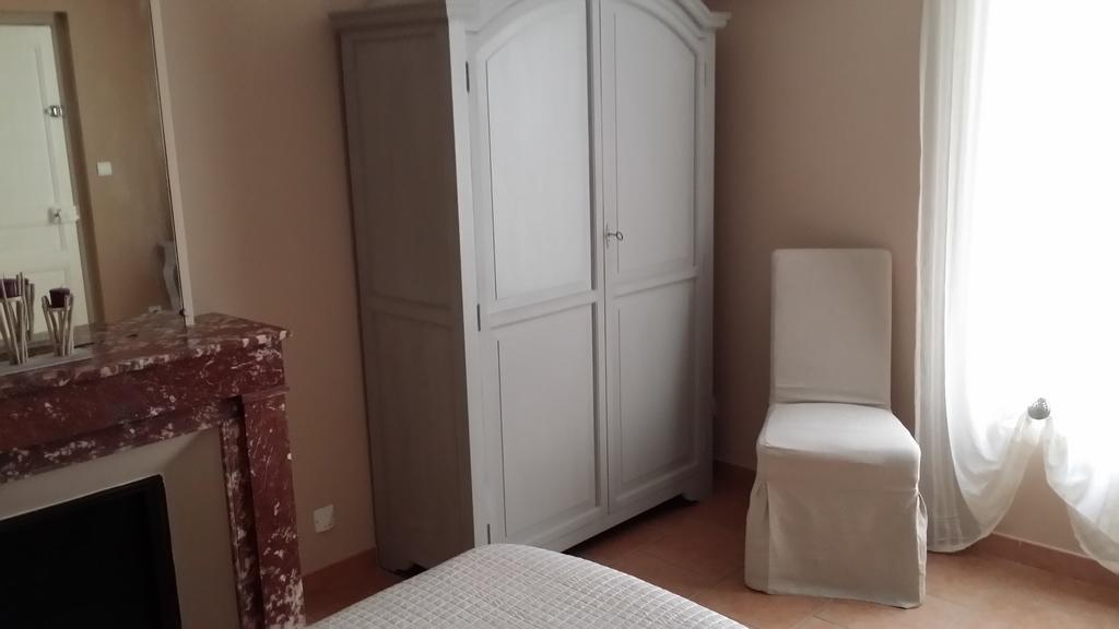 Bed and Breakfast Les Portes Du Soleil Capestang Exterior foto