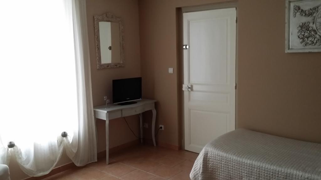 Bed and Breakfast Les Portes Du Soleil Capestang Exterior foto